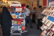               خرید 700 جلد کتاب از بیست و ششمین نمایشگاه استان قم