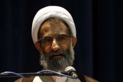 امام جمعه شهرکرد: فروپاشی آمریکا نزدیک است